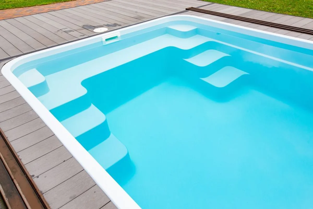 Композитный бассейн Эри 600